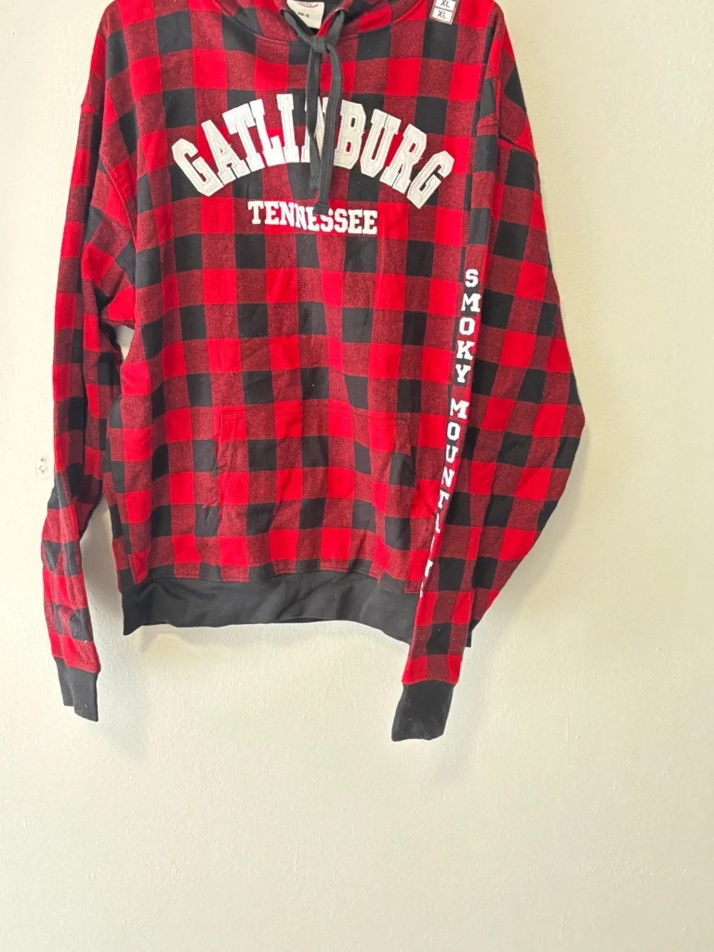 Gatlinburg Tennessee Red & Black Plaid Hoodie Sweater - Picture 3 of 13